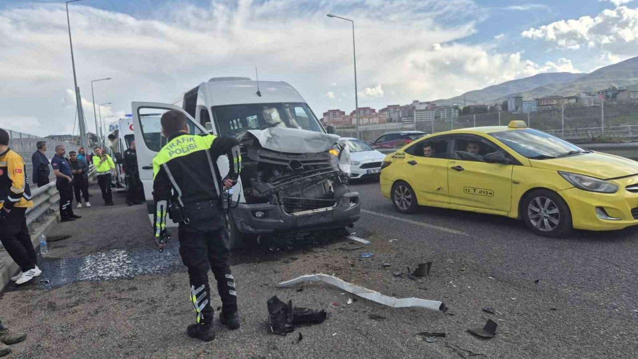 Bingöl’de zincirleme kaza: 3 yaralı