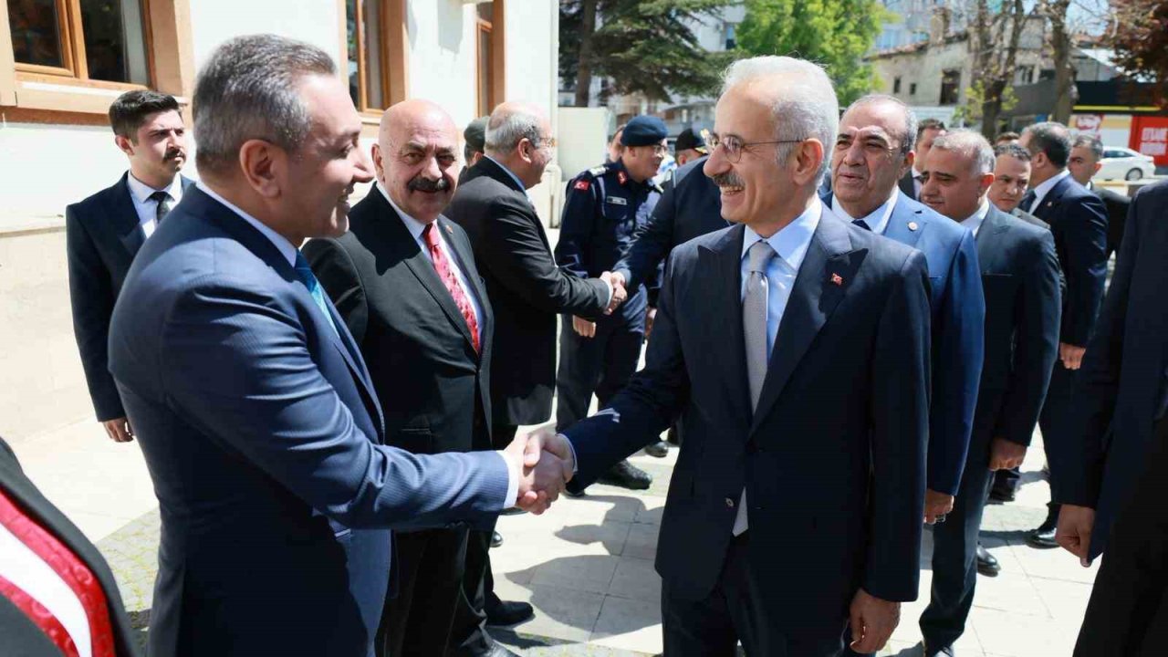 Başkan Dere, Sungurlu’nun ulaşım ihtiyaçlarını Bakan Uraloğlu’na iletti