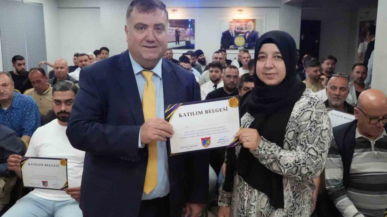 İzmir’deki taksiciler müşteri memnuniyeti için eğitimden geçiyor