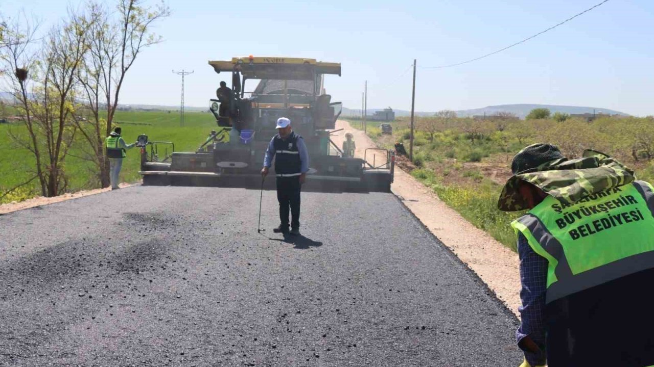 Şanlıurfa’da 14 kilometrelik grup yolunda asfalt seferberliği sürüyor