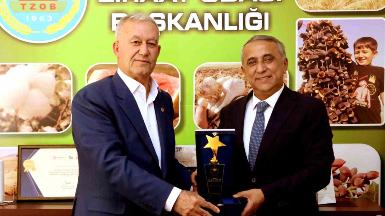 Hasan Altun’dan, İl Müdürü Sağlam’a teşekkür plaketi