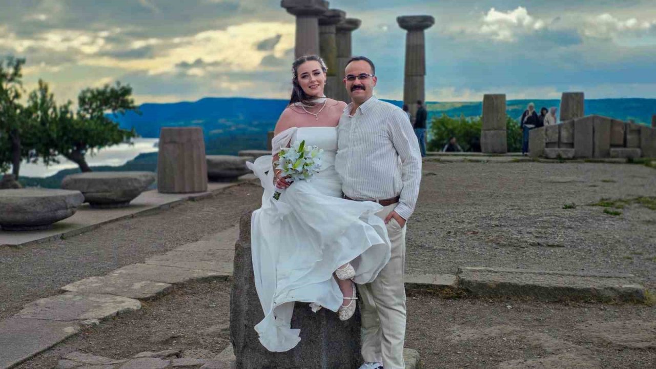 Antik kent, düğün fotoğrafı çektirmek isteyen çifte doğal fotoğraf stüdyosu oldu