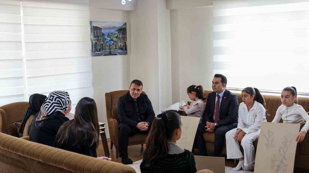Vali Sözer çocuklarla bir araya geldi