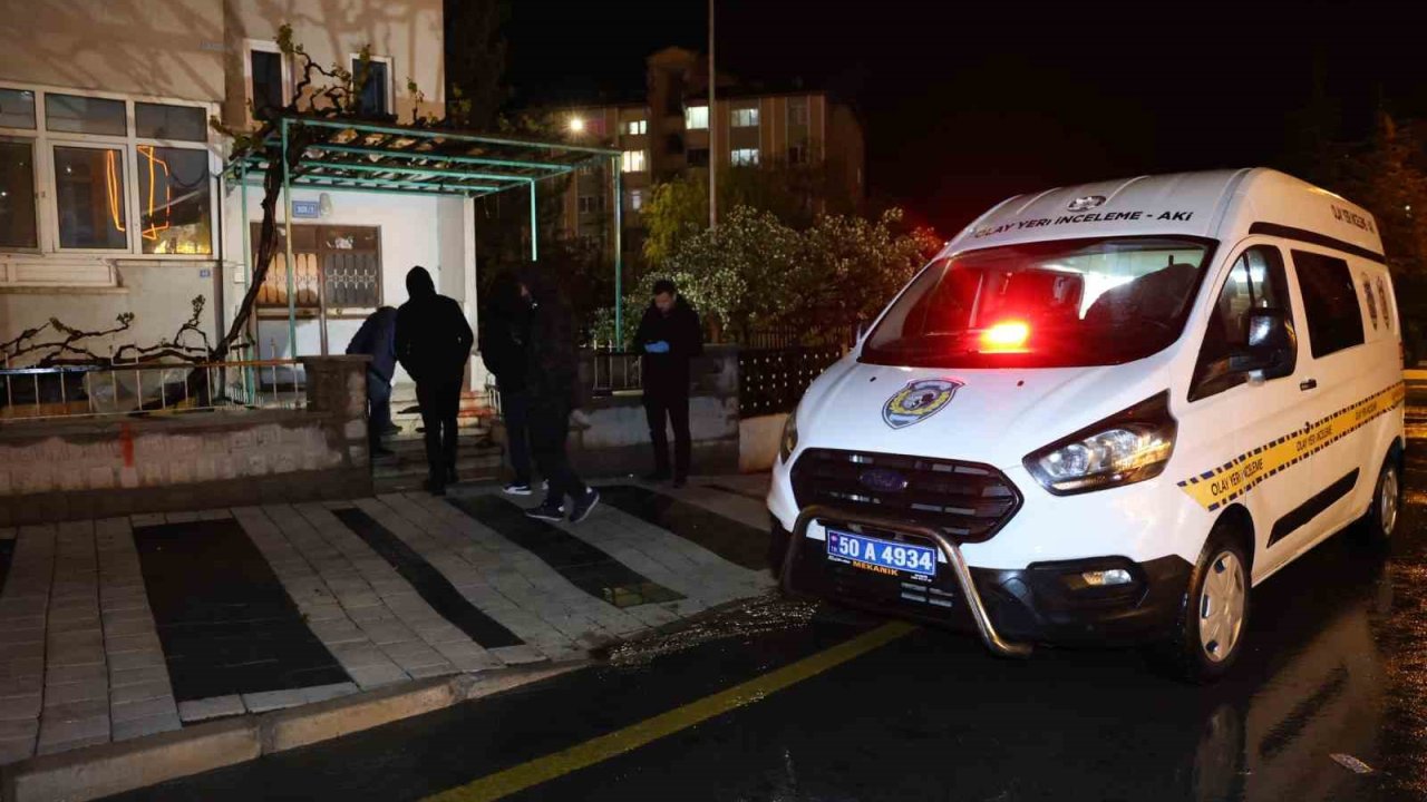 Babasını bıçakladı, arkasına bile bakmadan kaçtı