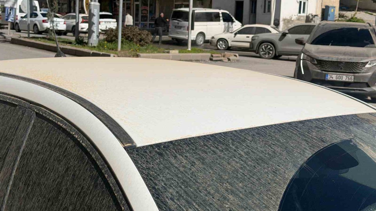 Hakkâri’ye çamur yağdı