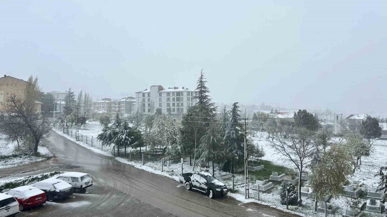 Eskişehir’in bazı ilçeleri güne beyaz örtüyle uyandı