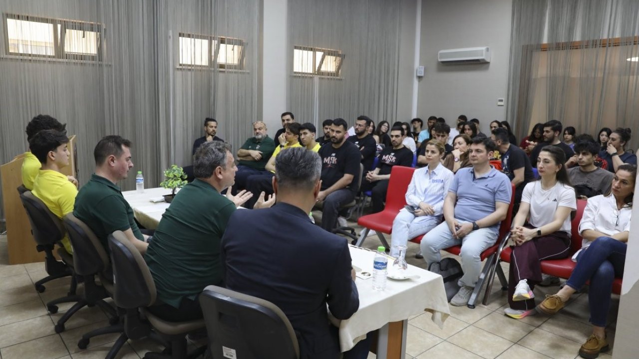 Mersin’de basketbol altyapısında gelişim paneli düzenlendi