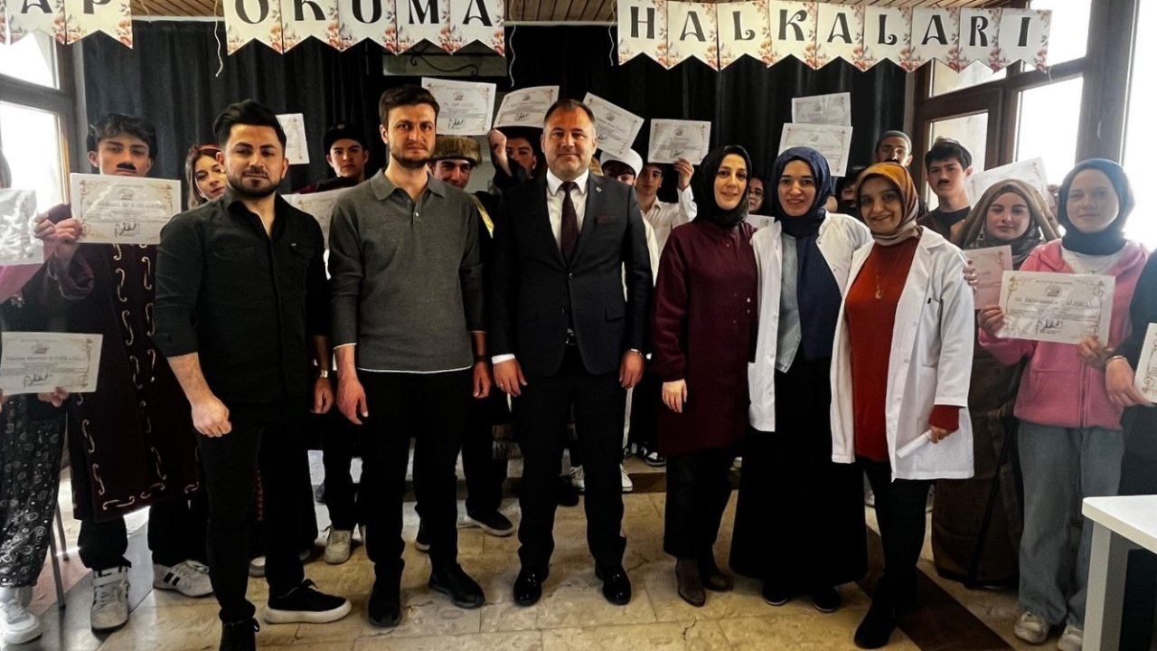 Bayburt Lisesi öğrencileri kitapları sahneye taşıdı