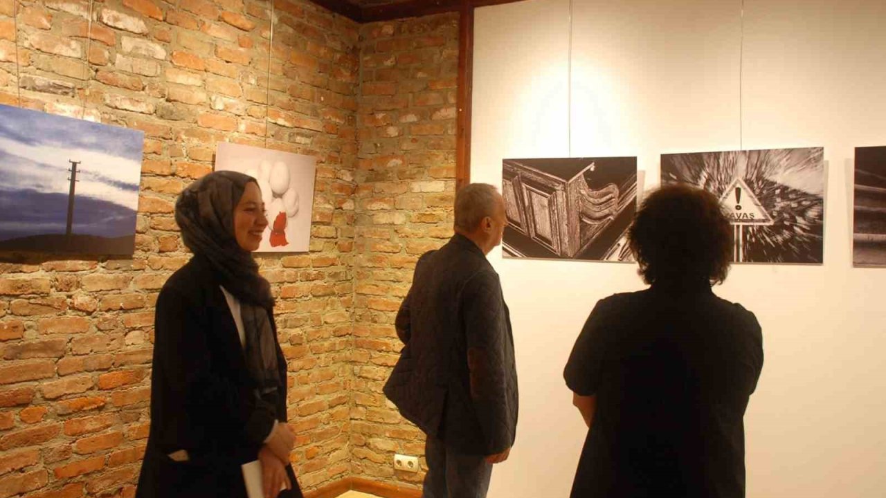 Eskişehir’de ’Sanat ve Beyin Aynı Sahnede’ fotoğraf sergisi açıldı