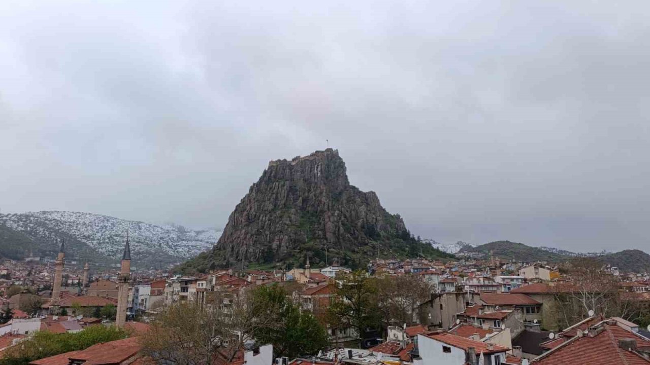 Afyonkarahisar’da kara kış geri geldi