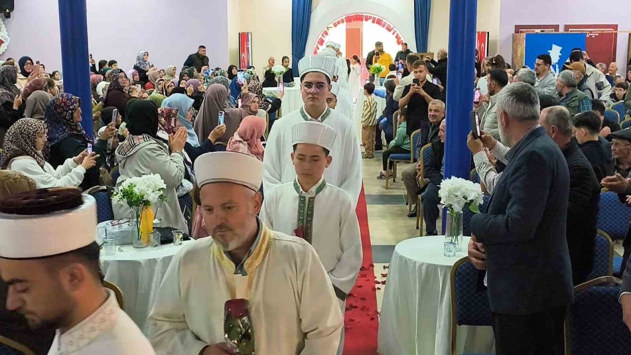 Kornalar hafızlar için çaldı: Anamur’da 15 öğrenciye icazet