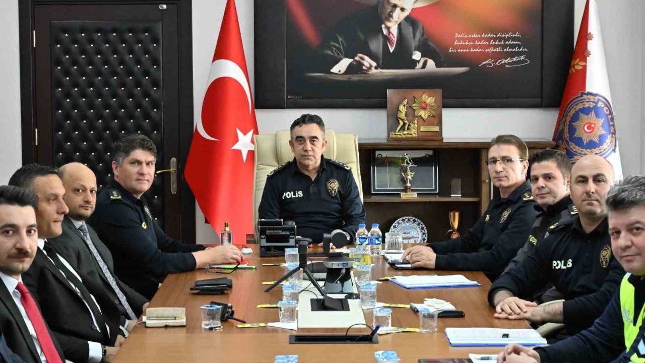 Kars’ta güvenlik toplantısı: Huzur ortamı ve okul çevreleri masaya yatırıldı