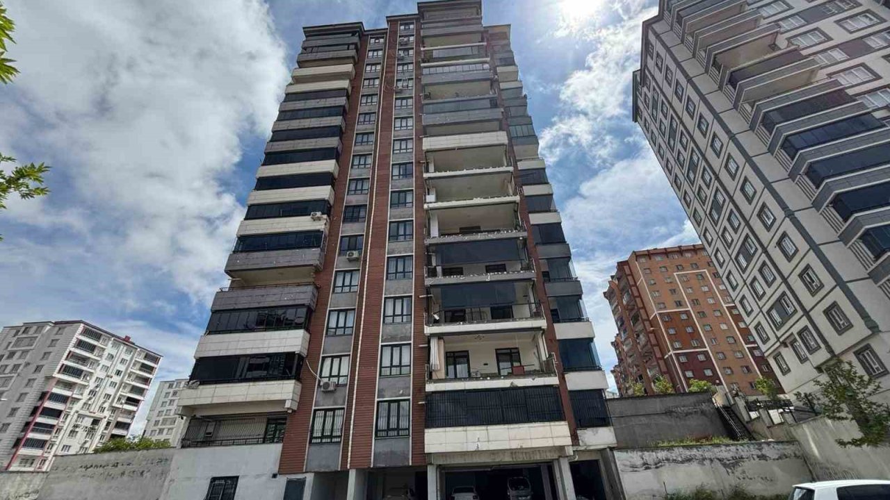 Gaziantep’teki ’süper hücre’ balkon duvarlarını yıktı, camları patlattı