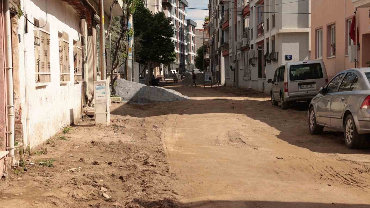 İncirliova’da yol çalışmaları Zafer Mahallesi’nde devam ediyor