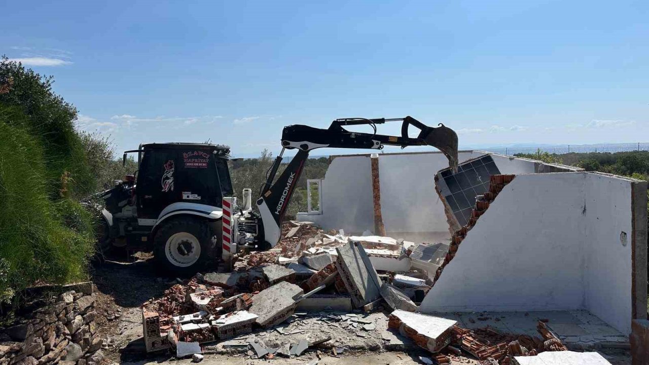 Çanakkale’de 15 kaçak yapı yıkıldı