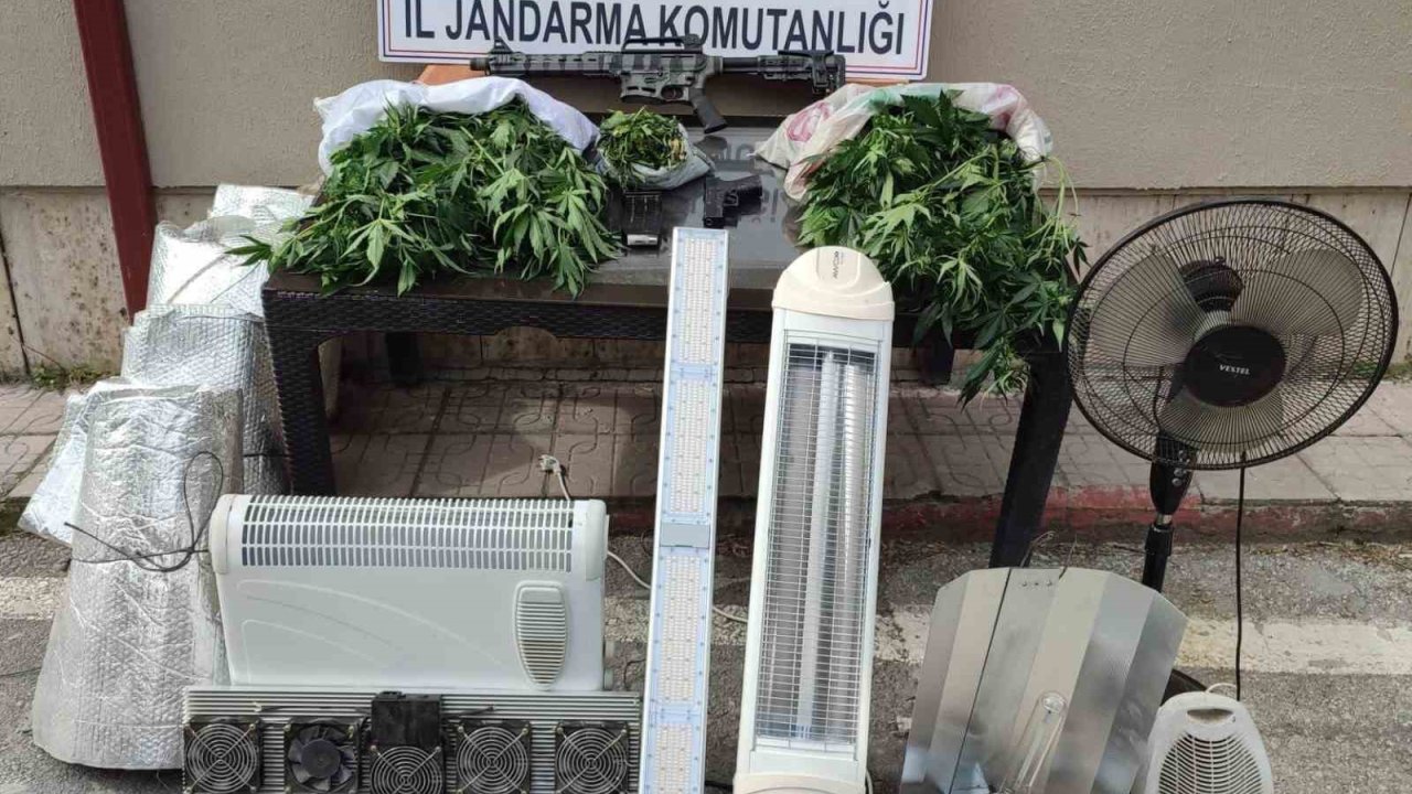 Konya’da uyuşturucu tacirlerine operasyon: 14 tutuklama