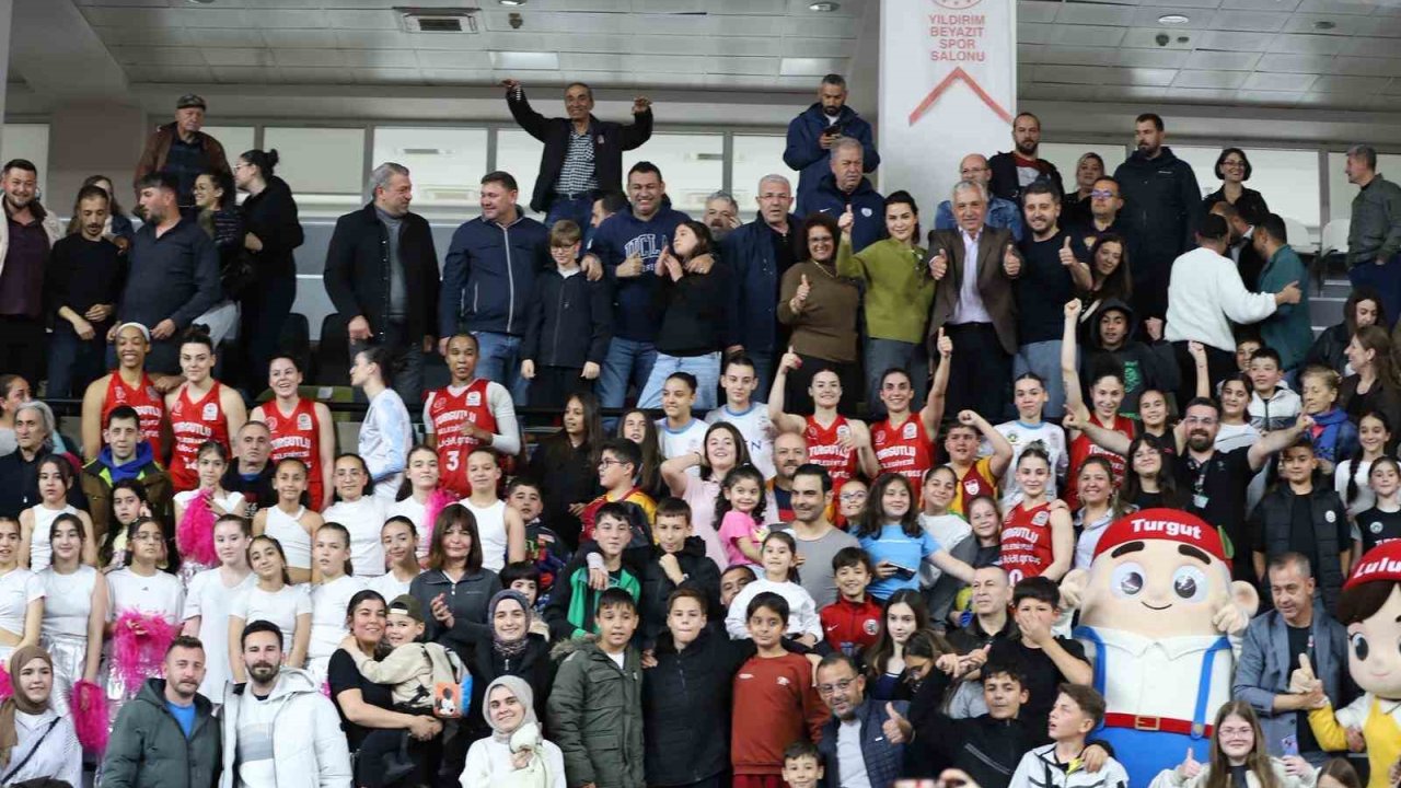 Turgutlulu taraftarlardan 95 desibellik müthiş destek