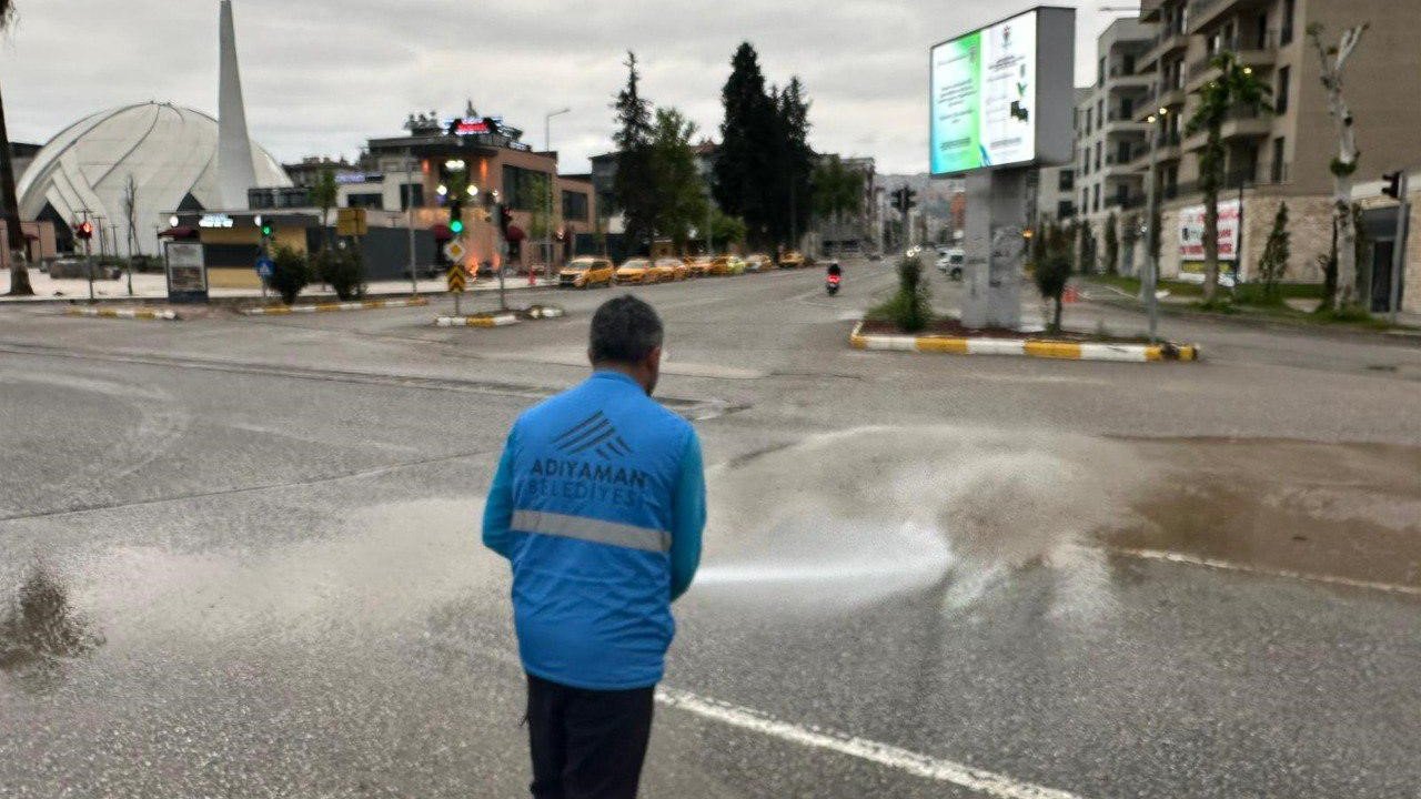 Yağış sonrası temizlik çalışmaları başladı