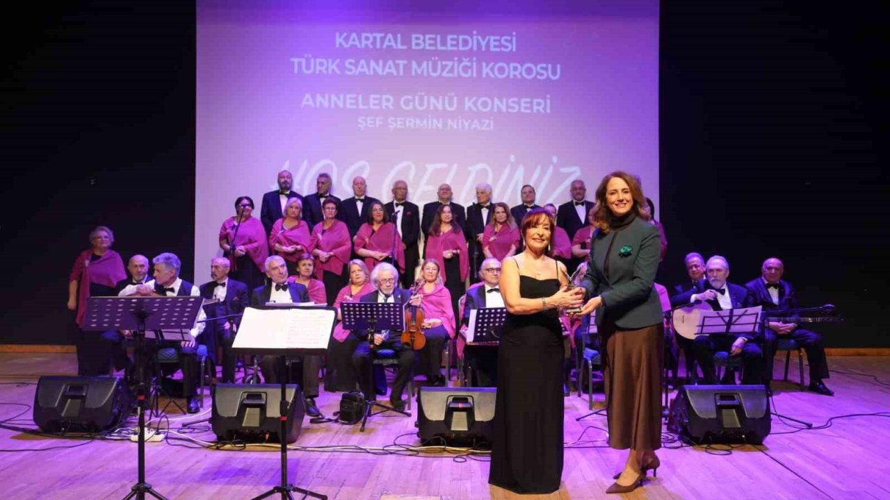 Kartal’da Anneler Günü coşkusu: Sevilen eserler anneler için seslendirildi