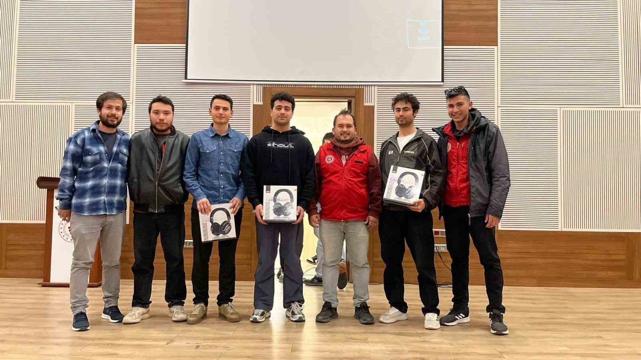 Menteşe’nin gençleri bilgi yarışmasında il şampiyonu oldu