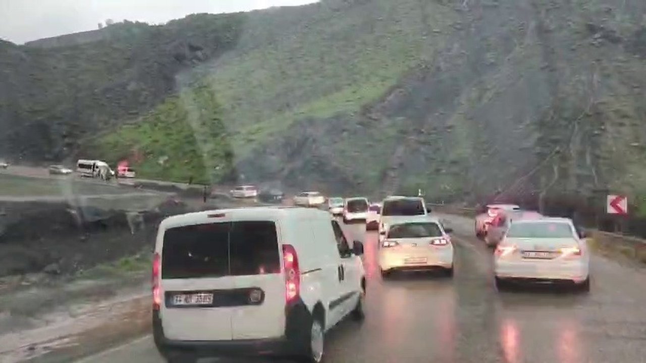 Adıyaman- Çelikhan Karayolunda heyelan