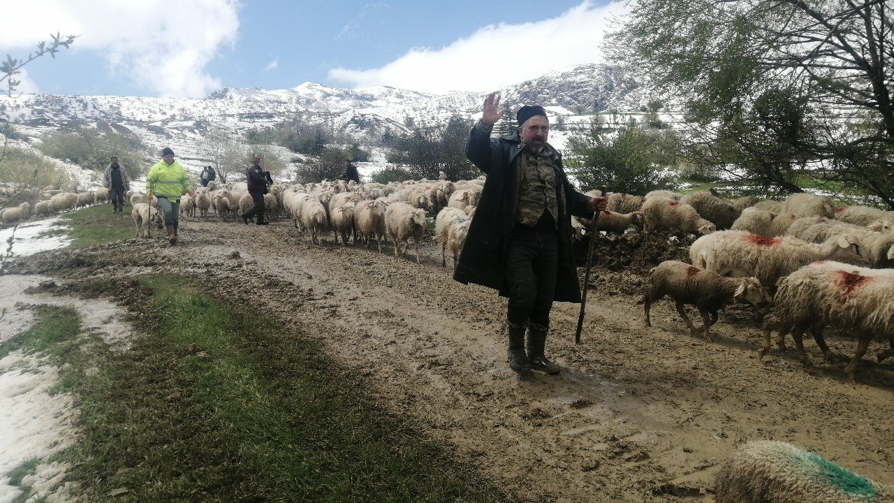 Isparta’da yaylada mahsur kalan çobanlar 30 saat sonra kurtarıldı