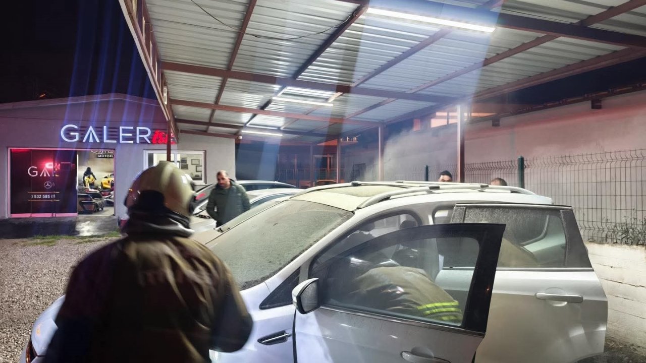 Arsuz’da araç yangını