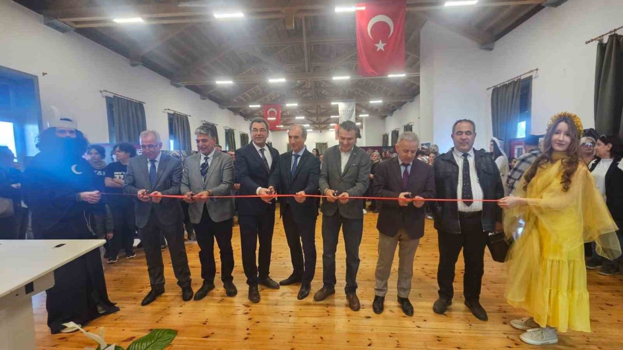 Ayvalık’ta Türk mitolojisi sergisine yoğun ilgi