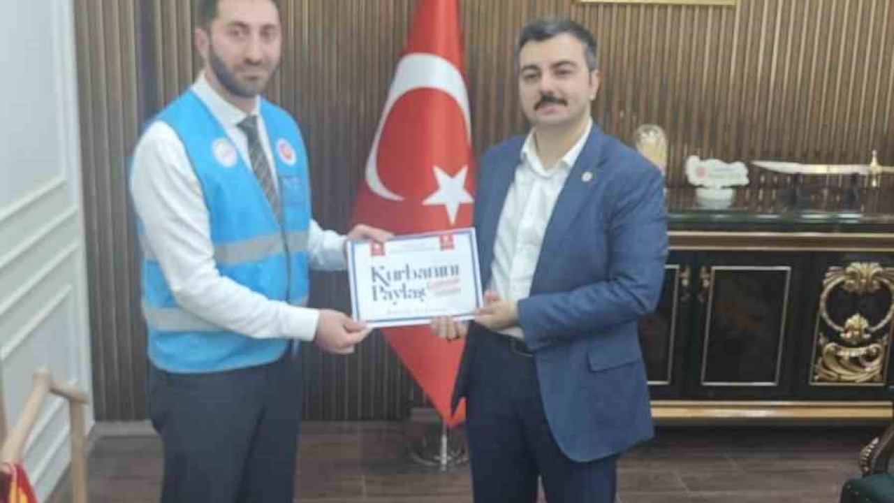 Dicle Kaymakamı Atış’tan Türkiye Diyanet Vakfına kurban bağışı