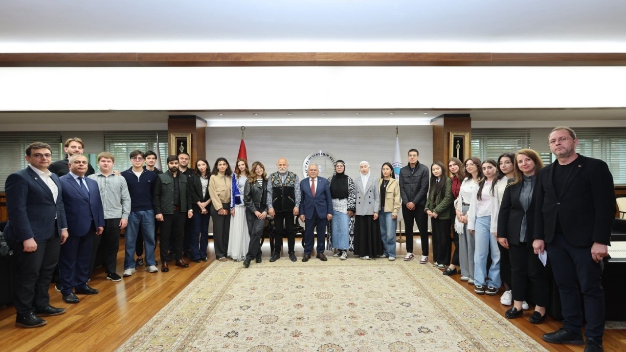 Türk Dünyası gençleri, Kültür Başkenti Kayseri’de Başkan Büyükkılıç’ı ziyaret etti