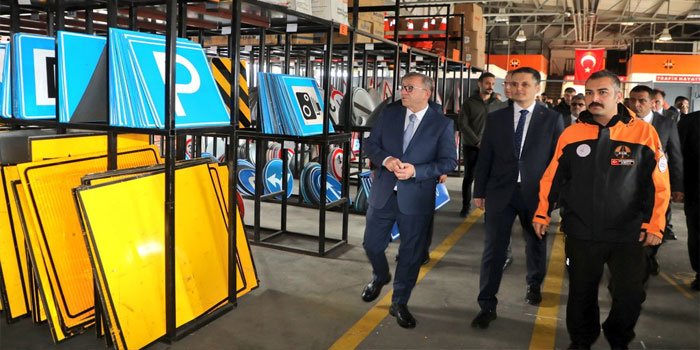 Kars Valisi Ziya Polat Karayolları 18. Bölge Müdürlüğü’nde incelemelerde bulundu