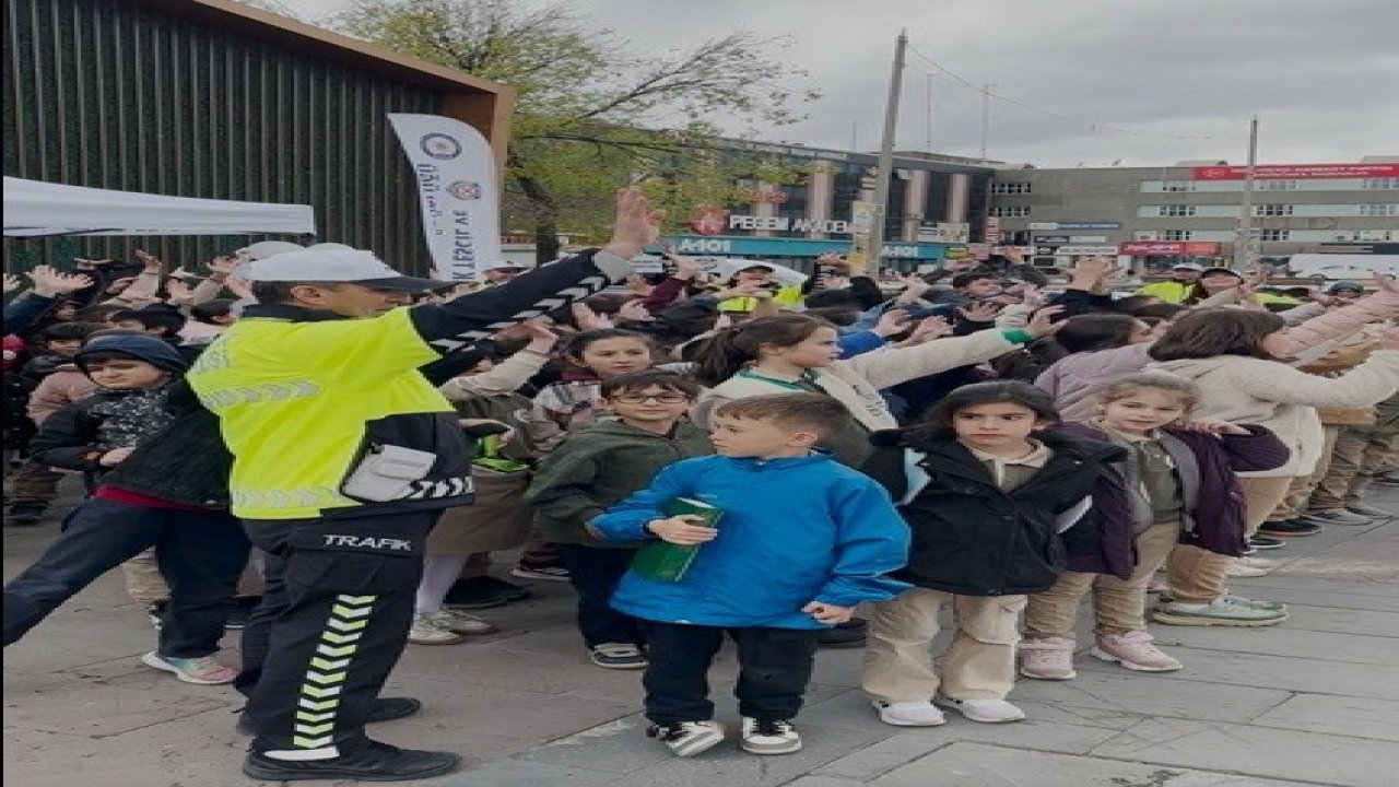 Erzincan’da trafik kuralları uygulamalı anlatıldı