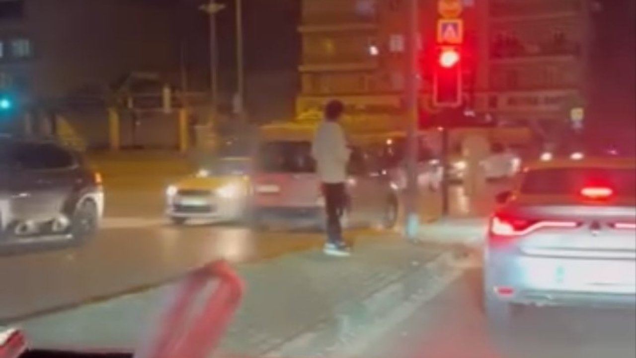 Bursa’da ters şeride giren hafif ticari araç trafiği tehlikeye attı