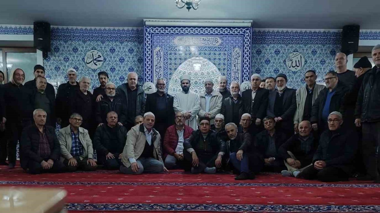 Suriyeli Abdülkerim Ömer’e cami cemaatinden anlamlı uğurlama