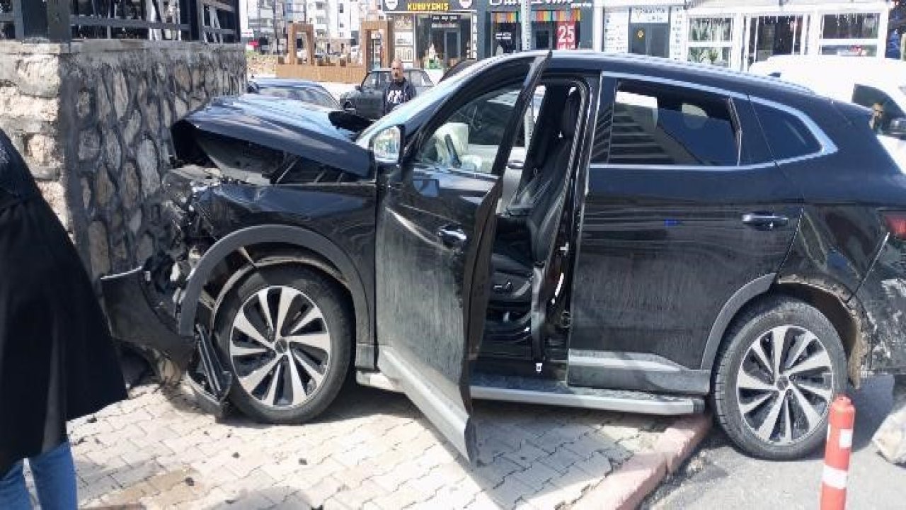 Elazığ’da trafik kazası: 3 yaralı