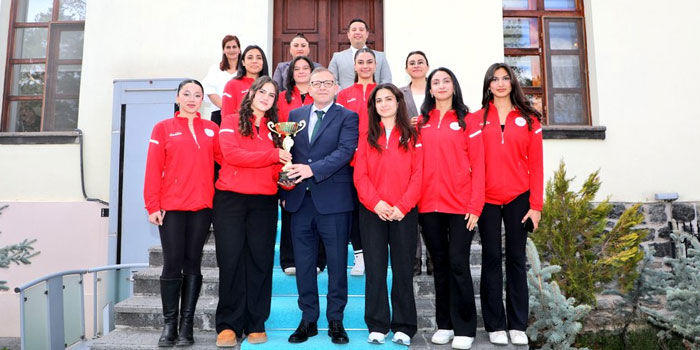 Kars’ın Şampiyon Voleybolcularından Vali Polat’a Ziyaret