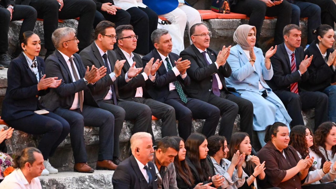 Aspendos’ta "Kökten Geleceğe Maarif Yolcuları" konserine yoğun ilgi