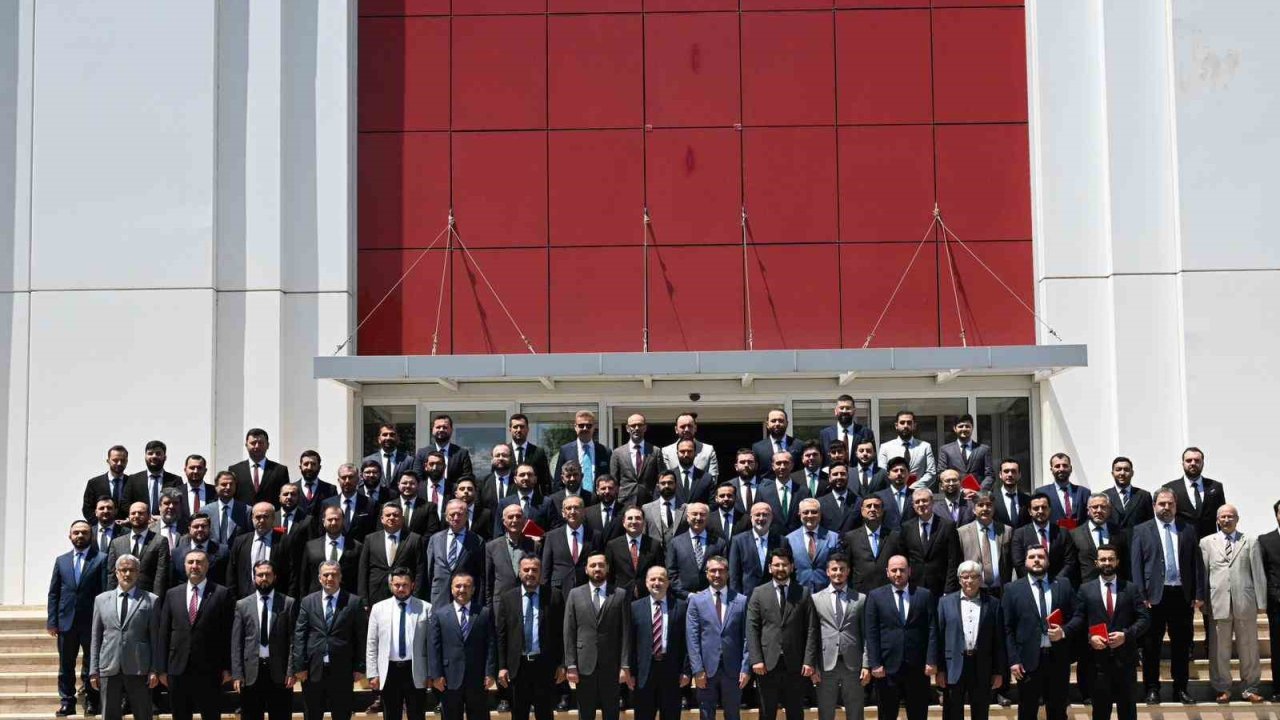 Denizli Valisi Köşger, Dini Yüksek İhtisas Eğitimi 3. Dönem Mezuniyet Programı’na katıldı