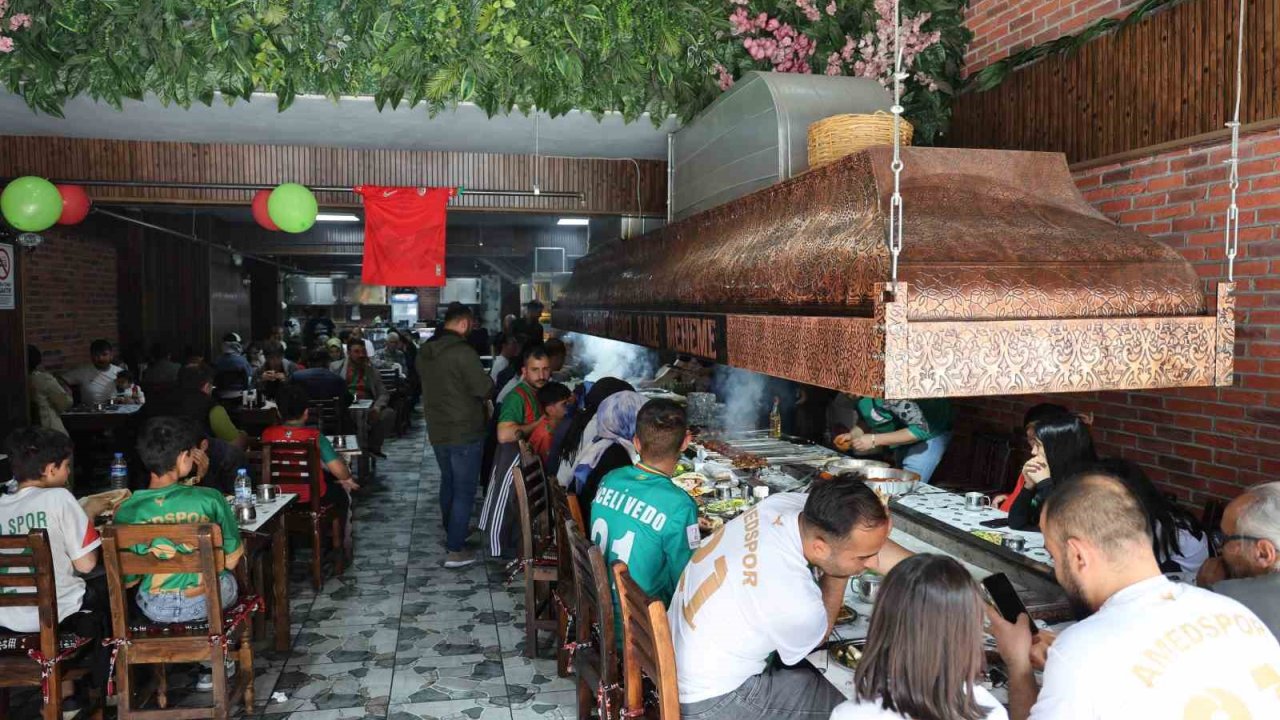 Diyarbakır’da taraftara 121 porsiyon ciğer 5 liradan verildi