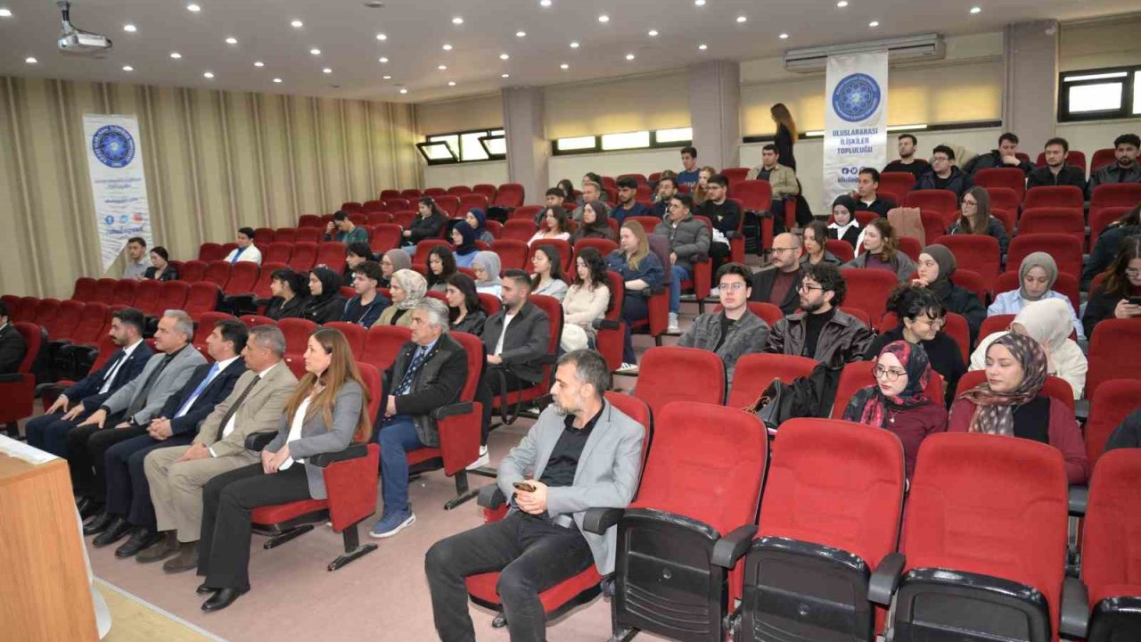 BUÜ’de  "Ortak Dış Politika Vizyonu" konuşuldu