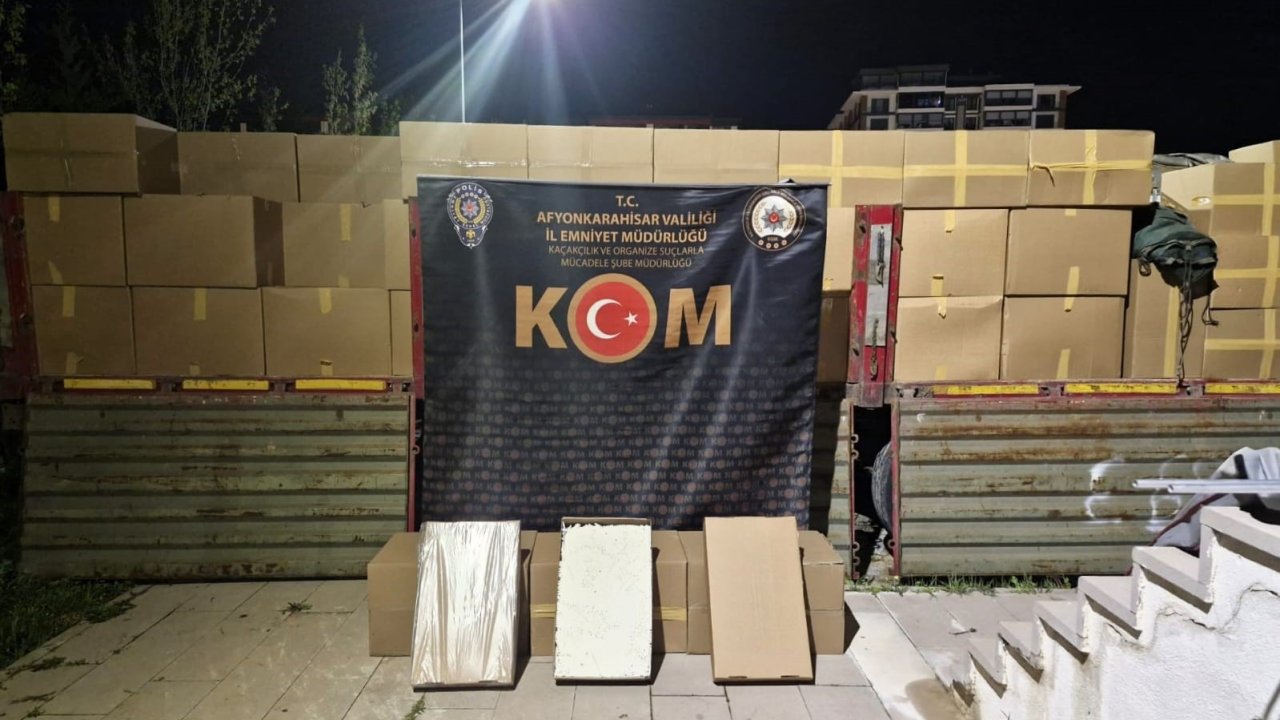 Polis 20 milyon TL’lik kaçak doldurulmuş makaron ele geçirdi