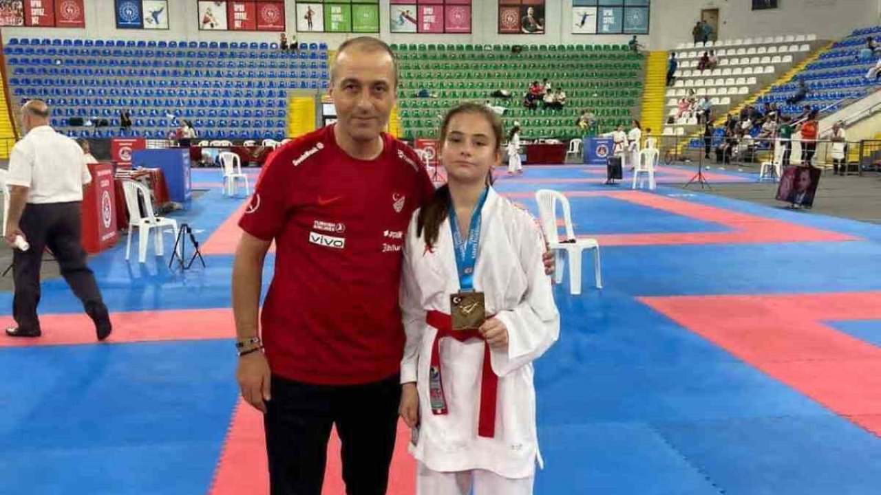 Bilecikli karateciden gümüş madalya