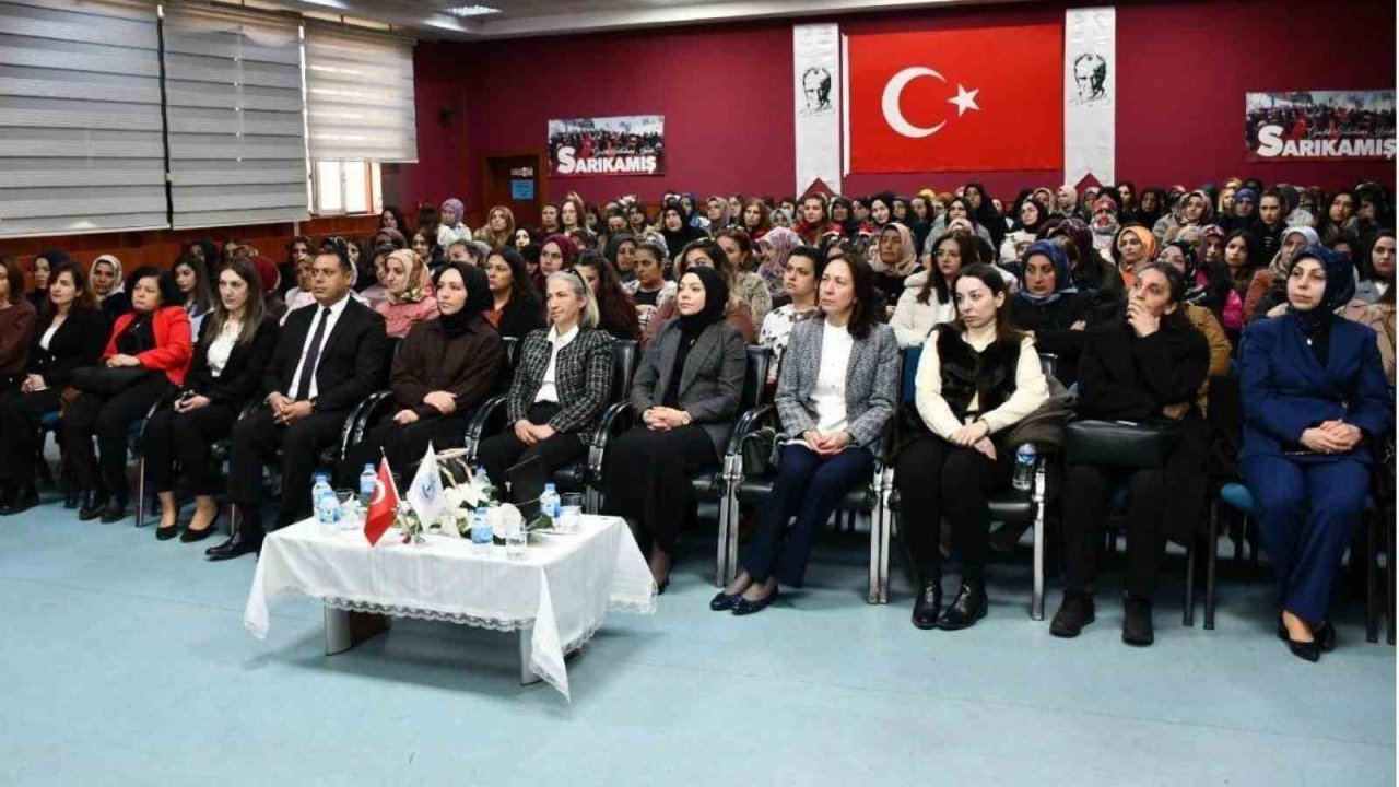 Kars’ta koruyucu aile hizmeti için farkındalık toplantısı düzenlendi
