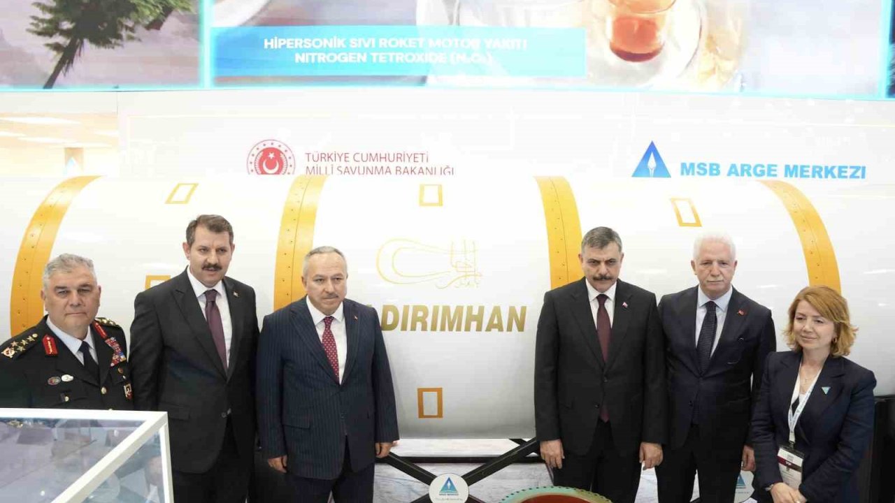 Bakan Çiftçi, SAHA EXPO’da yerli ve milli ürünleri inceledi