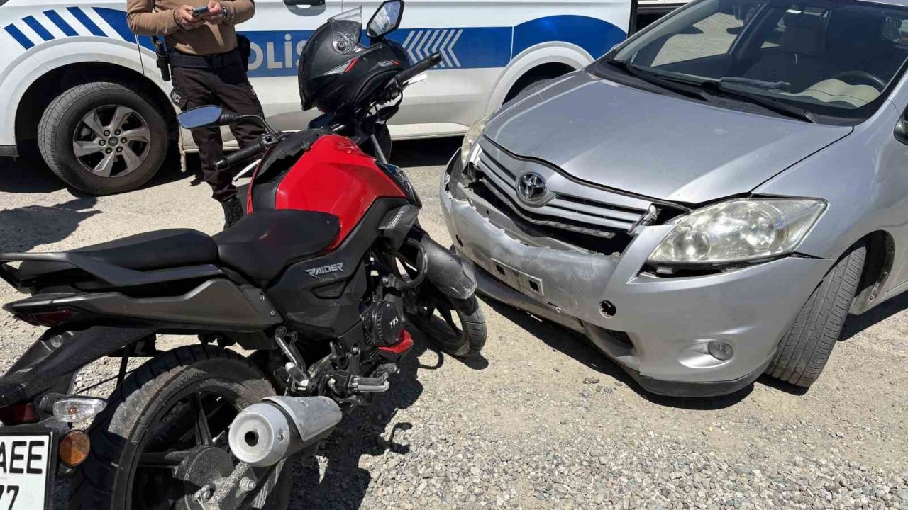 Kastamonu’da motosiklet ile otomobil çarpıştı: 2 yaralı
