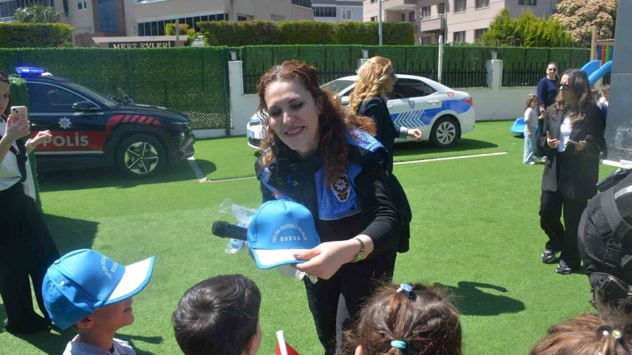 Bursa polisinden miniklere anlamlı ziyaret