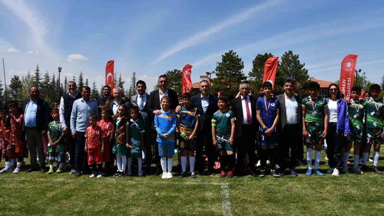 Karaman’da kırsaldaki çocuklar yeşil sahada buluştu