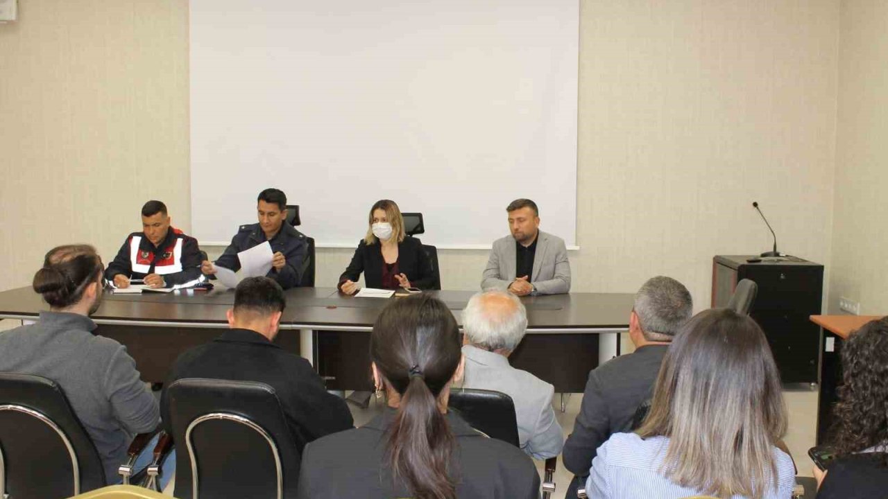 Altıntaş’ta okul güvenliği üzerine değerlendirme toplantısı