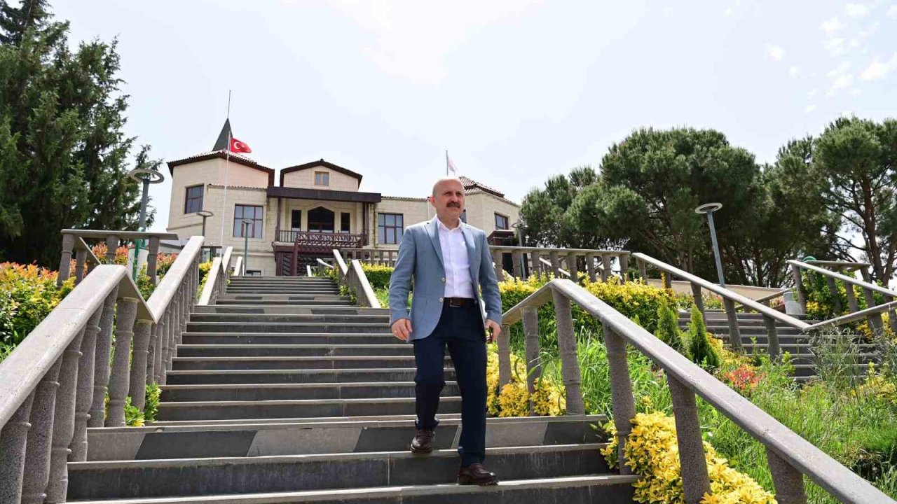 Vali Varol, Adnan Menderes’in hatırasını yaşatan müzede incelemelerde bulundu
