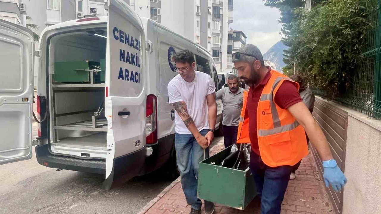 Antalya’da Kazakistan uyruklu kadın evinde ölü bulundu